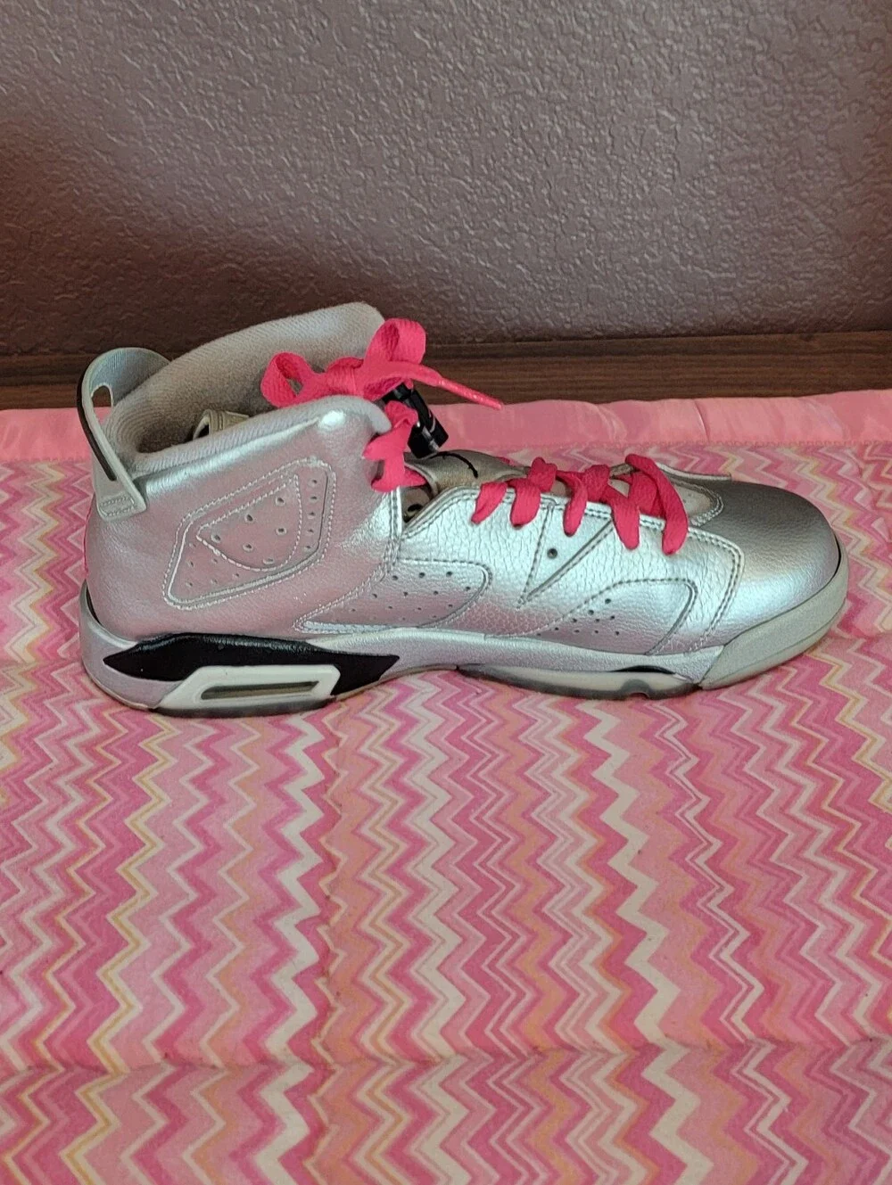 Air Jordan 6 Retro GS Valentine's Day 2014 Metallic Silver Pink Size 7Y